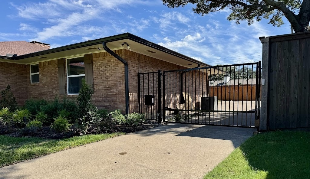 garretts gates and garage doors