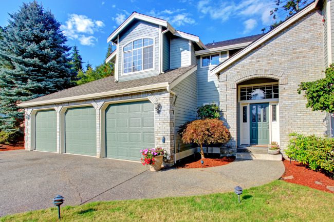 5 Things to Consider Before Investing in New Garage Doors