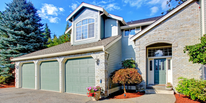 5 Things to Consider Before Investing in New Garage Doors
